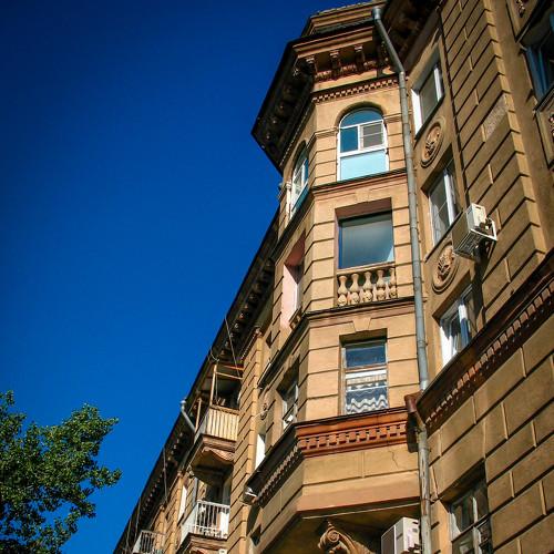 Резной камень