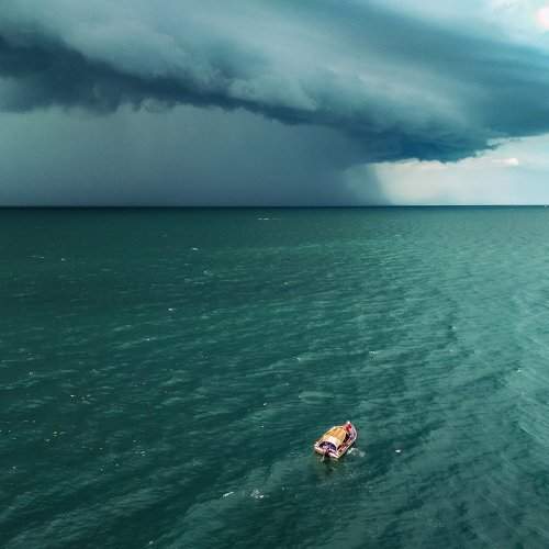 Against the strom