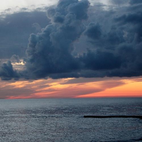 Синее море - синее небо