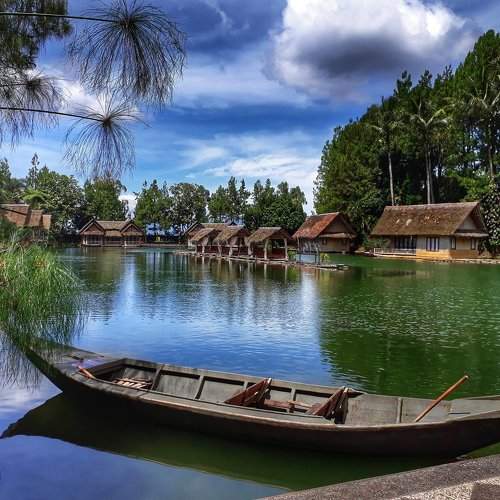 One sweet moment in Kampung Sampiren