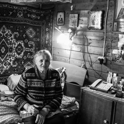 Бабушка Зина. Среди своих...