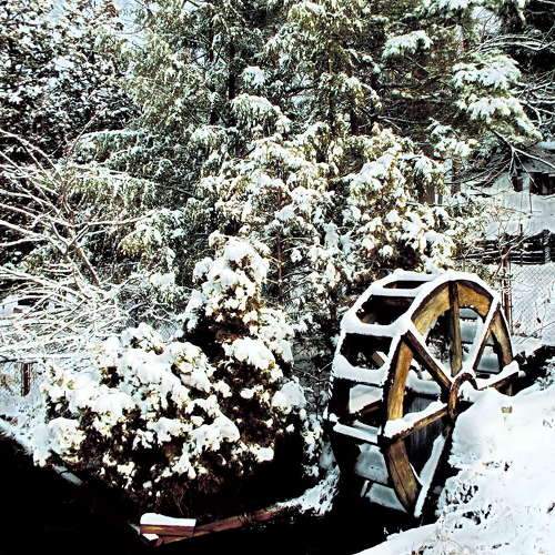 Winter water wheel