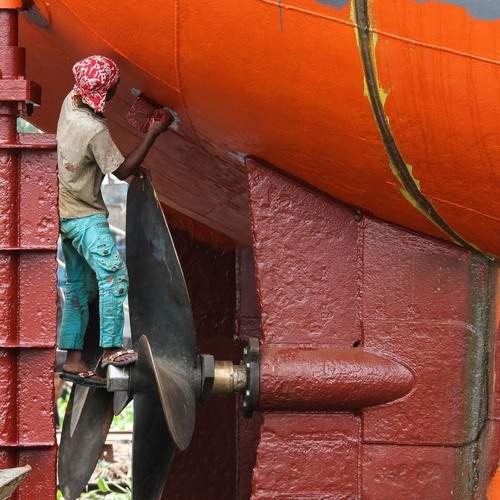 Life risk worker at Dock-Yard