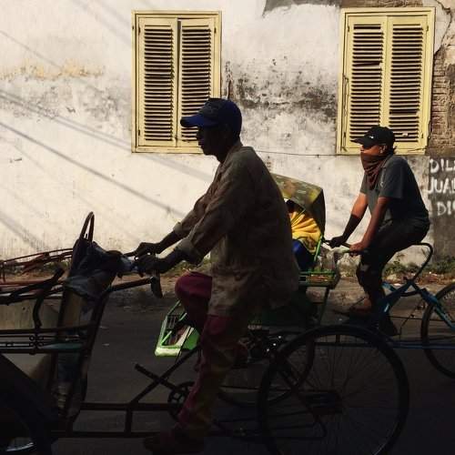 Becak riders