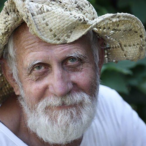 Сельский доктор Сергей Листопадов.