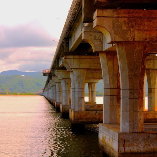 PUENTE EN BAHÍA