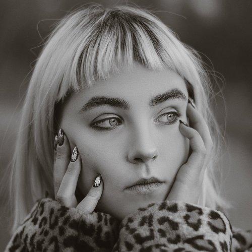 v
