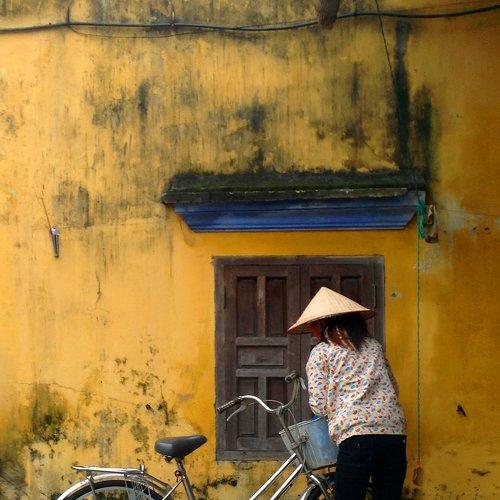 Hoy An street life