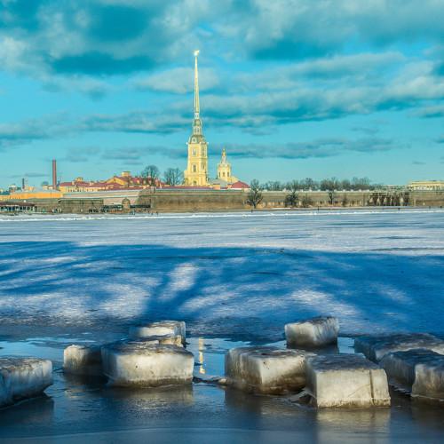 Вид на Питропавловскую крепость зимой.