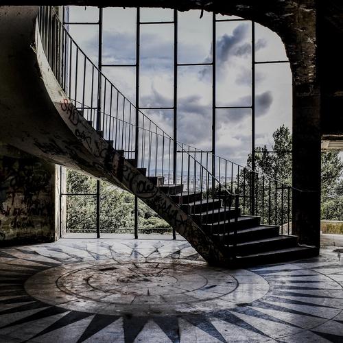 The mysterious staircase
