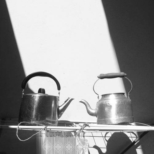 Sad kettles still sings