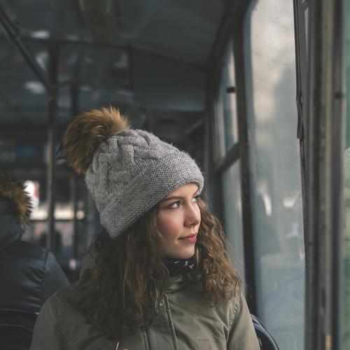 Серые будни яркое личико