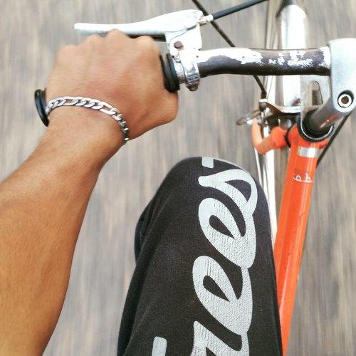 Ride in A cycle
