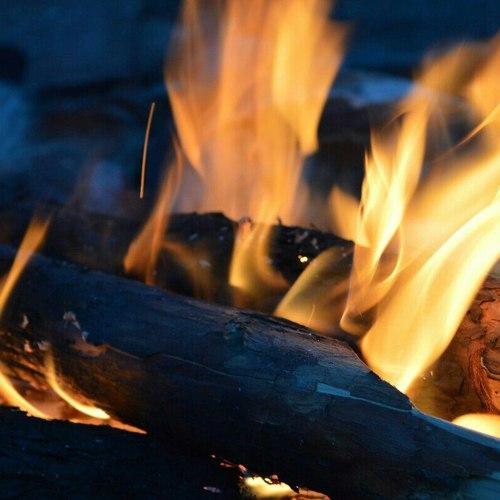 Этот огонь ничего не сжигал — он согревал...