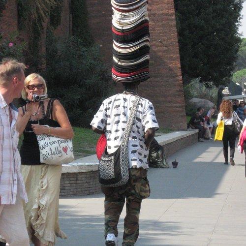 IL VENDITORE DI CAPPELLI