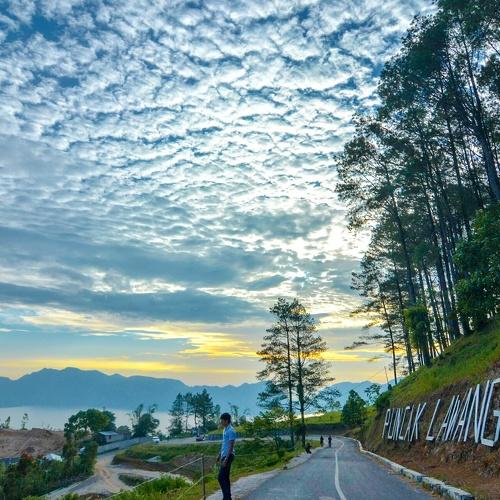 Awan beriak diatas Danau Maninjau