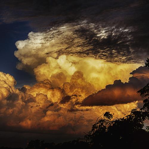 Nubes sobre mi pueblo