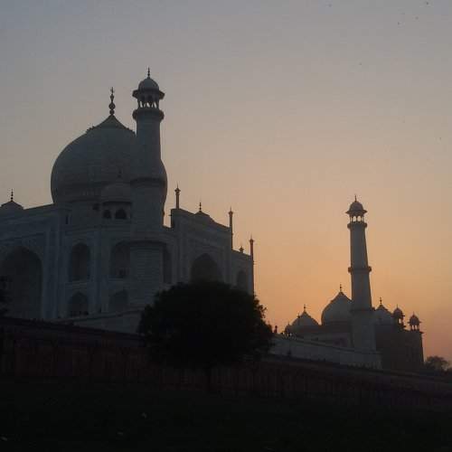 sun screems  See you soon  Taj Mahal