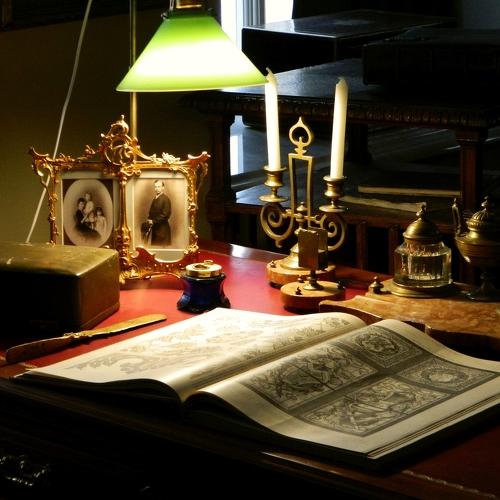 В тиши кабинета