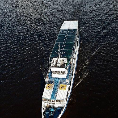 ⛵