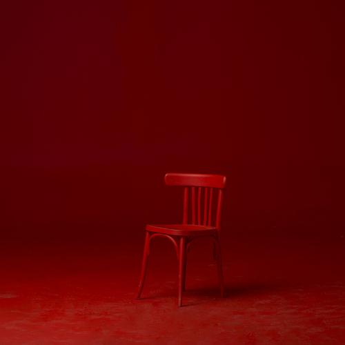 KORSI AHMAR - RED CHAIR