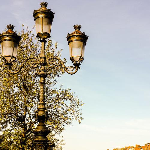 The lamp over the bridge