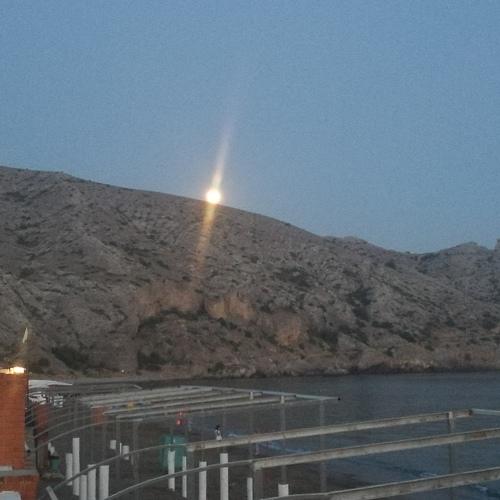 Луна на горе Алчак, Крым.