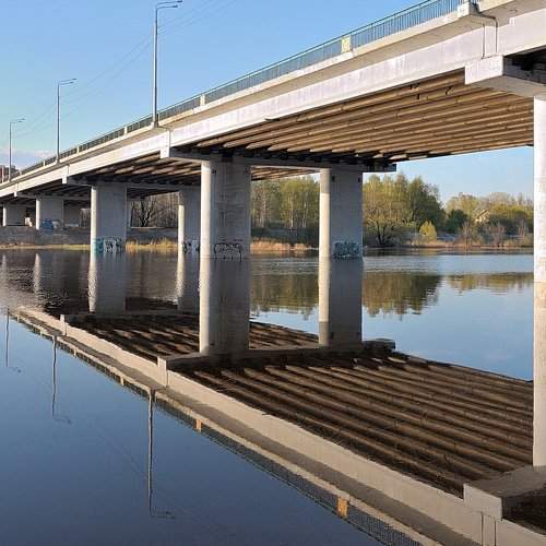 В зеркале тихой воды