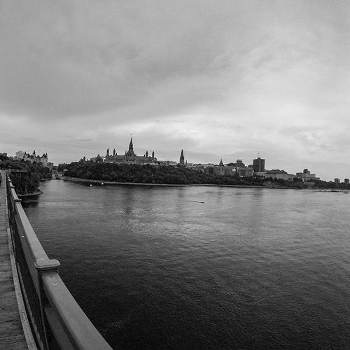 Pont Alexandra hacia el parlamento.