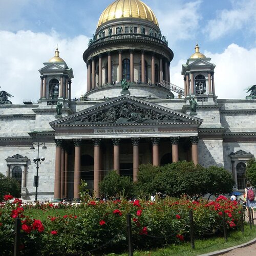 Розы, небо и Исаакиевский собор