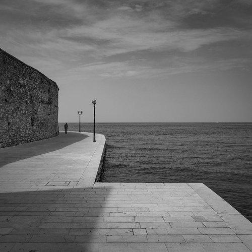 walk along the walls