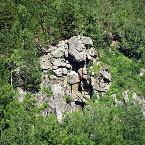Каменные лица