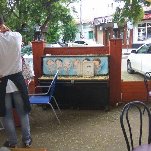Фортепиано с ангелочками....