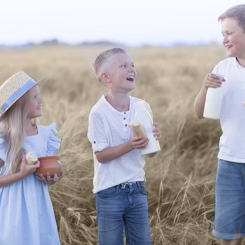 Одна улыбка хорошо,а три еще лучше)