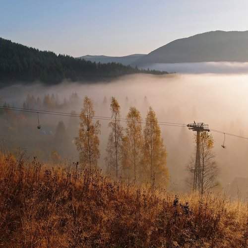 Осенний туман над поселком Ворохта.