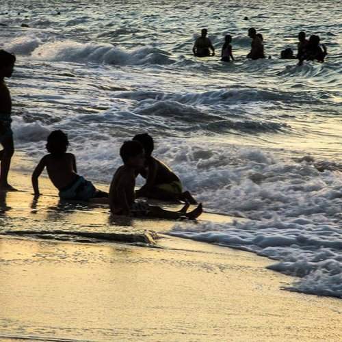 children at the sea
