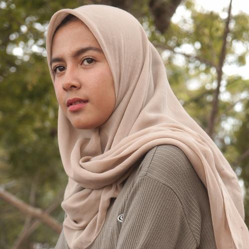 the smile of a woman hijabers