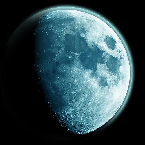 Живая луна