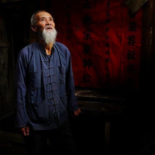 A fisherman at his home