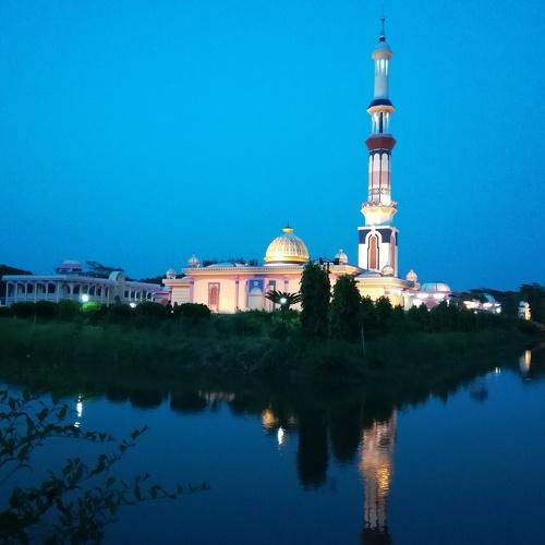 A MOSQUE IN NIGHT