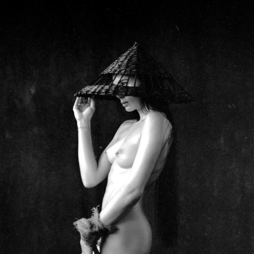 Девушка в шляпе