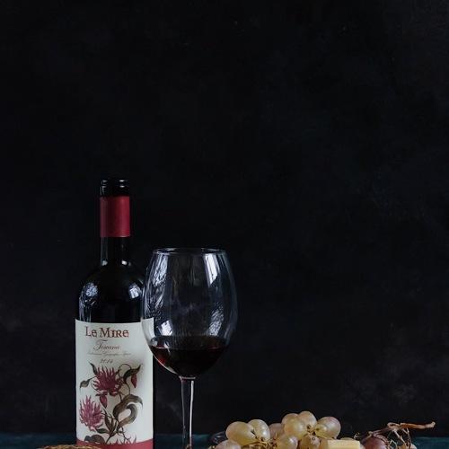 Wino and cheese