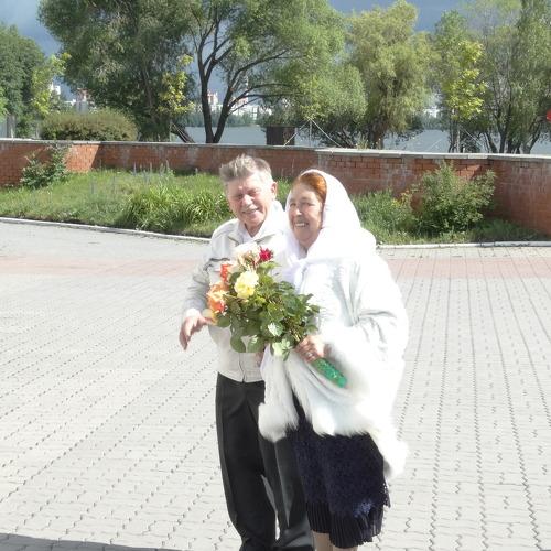 Очень радостная пара.