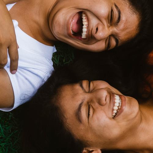 Felicidad entre hermanas