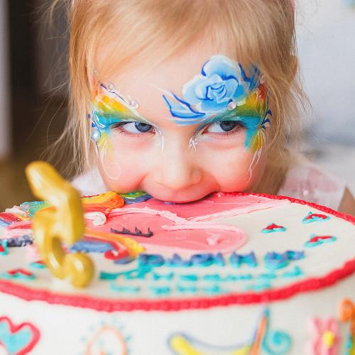 Анютке пять