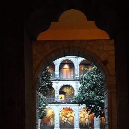 An evening at San Idelfonso  museum