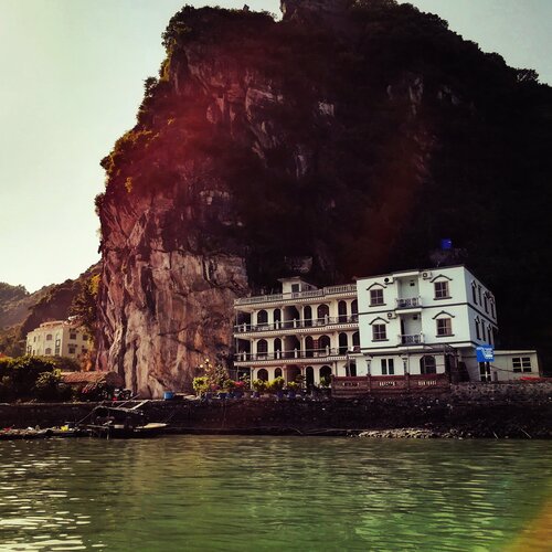Cat Ba House by the Sea