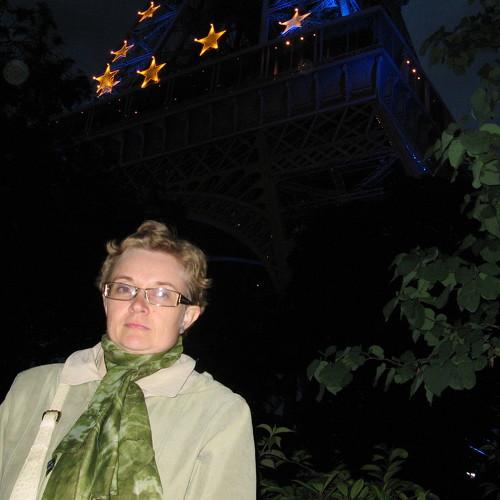 У Эйфелевой башни...