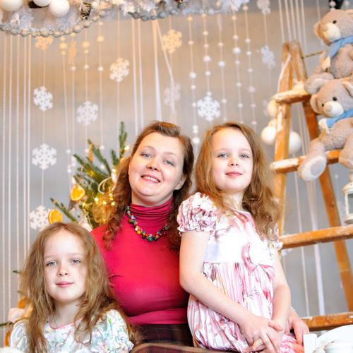 Mom and Daughters