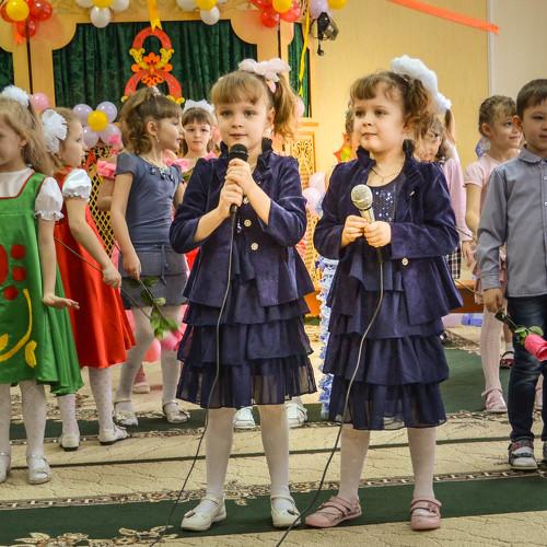 Twins are singing